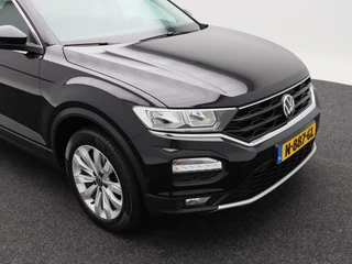 Volkswagen T-Roc 1.5 TSi 150 Pk Automaat Style Business | Adaptive Cruise Control | Elektrische Achterklep | Navigatie | Trekhaak | Stoelverwarming | 17 Inch / 13