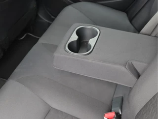 Toyota Corolla Touring Sports 1.8 Hybrid Business  | Navigatie | Stoelverwarming / 19