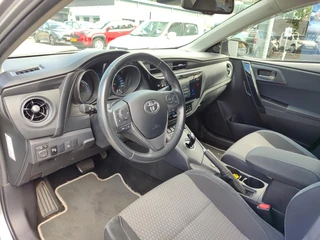 Toyota Auris 1.8 Hybrid DYNAMIC ULTIMATE / 6