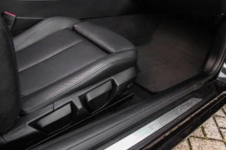 BMW 2-serie Cabrio 220i Sport | Origineel NL | Cruise control | Stoelverwarming | Xenon | Sportstoelen | HiFi audio | Navigatie Professional | Sportstuur | Chrome Line | Keyless entry / 18