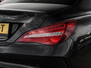 Mercedes-Benz CLA-klasse 180 Business Solution AMG Night Upgrade | Panoramadak | Camera | Apple CarPlay/Android Auto | LED | Navigatie| Stoelverwarming | 18" / 44