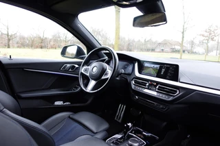 BMW 1 Serie 118i Business Edition M sport  | Camera | CarPlay | Stoelverwarming | Navi | / 31