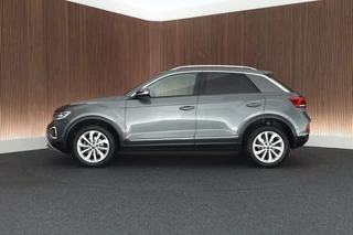 Volkswagen T-Roc 1.0 TSI 110pk Style Trekhaak LED Virtual Cockpit Navigatie / 6