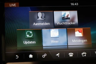 Land Rover Discovery 3.0 Si6 HSE Luxury 7p. | LUXURY PACK | STUURVERWARMING | ACHTERBANKVENTILATIE | MASSAGE | HEAD UP | 360 CAMERA | TREKHAAK / 65