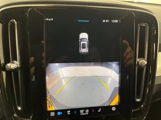 Volvo XC40 2.0 B4 Plus Dark / 6