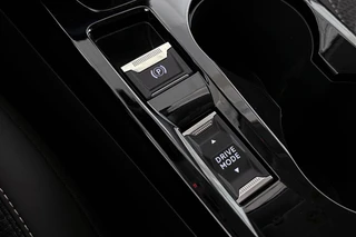 Peugeot 208 1.2 Hybrid 110 e-DCS6 Allure 2+6 jaar garantie / 33