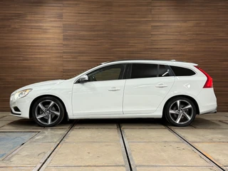Volvo V60 1.6 T4 R-Design | Navi | Trekhaak | 180PK | Winter Pack | High Performance Audio | Leder/Alcantara / 28