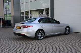 Alfa Romeo Giulia 2.0T SUPER AUT ORIG.NL/A.CarPlay/Ad.Cruise/Stuur&Stoelverw./18inch 114dkm! / 16