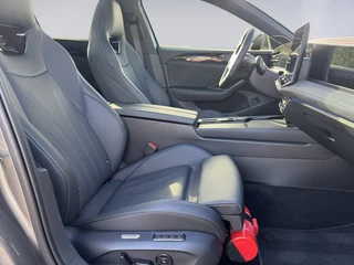 Volkswagen Passat Variant 1.5 eHybrid R-Line Edition 272pk / 5 JR Garantie / Pano / Leer / Trekhaak / H-K / Hud / Keyless / 360 / 13