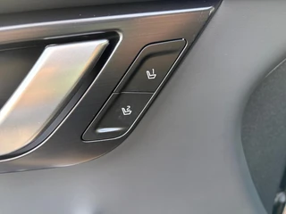 Kia EV6 GT-Line Business Edition 84 kWh | Rijdende Demo ! | Draadloos Apple Carplay / Android Auto | Navigatiesysteem | Elektrisch Verstelbare voorstoelen | Licht + Regensensor | Stoelverwarming+ Stoelkoeling  | Stuurverwarming | Elektrisch Bedienbare Achterklep | 19"Lichtmetalen Velgen | Lederen Bekleding. / 13
