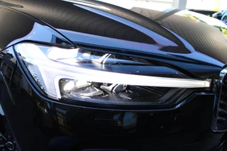 Volvo XC60 2.0 T8 Ultra Bright  | Facelift | Luchtvering | Massage | H/K | Head-Up / 22