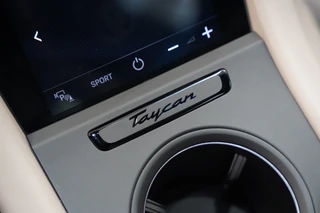 Porsche Taycan Performance 84 kWh  ACC Panoramadak Leder Memory Seats / 16