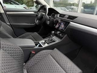 Škoda Superb COMBI 1.5 TSI ACT Business Edition - Automaat Stoelverw. Navi Camera 17inch LMV / 19