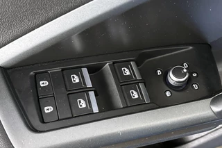 Audi Q3 45 TFSI e S Line / 33