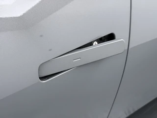 Kia EV4 Fastback GT-PlusLine 81.4 kWh  FULL OPTIONS - *DEMO* - Head-up Display - 360 Camera - Stoelverwarming/ventilatie - Glazen Schuif-/kanteldak - Elektrisch verstelbare voorstoelen - Dodehoekcamera - Fabrieksgarantie tot 2032 Direct leverbaar! / 17