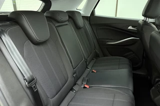 Opel Grandland 1.2 Turbo 130pk GS Line | Navigatie | Camera | Keyless | Electrische achterklep | Dakrails | Stoel & Stuurverwarming | AGR Stoelen | Climate control / 16