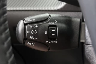Peugeot 208 1.2 Hybrid 110 e-DCS6 Allure / 26
