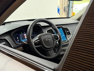 Volvo XC90 2.0 T8 Plug-in AWD Ultra Dark | Massage | Luchtvering | 22Inch | 7-Pers. | Pano |360°|H & K |Head-Up|Elektr Trekhaak / 2