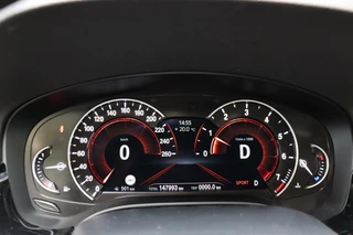 BMW 5 Series Touring 530i High Executive Luxury Line Automaat  / Navigatiesysteem Professional / Panoramadak / Trekhaak / Comfortstoelen / Driving Assistant Plus / Adaptieve LED-koplampen / Hifi / Stuurwielrand Verwarmd / Achteruitrijcamera / Head-Up Display / Stoelverwarming / 37