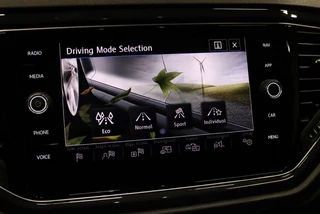 Volkswagen T-Roc 1.5 TSI DSG Sport Adaptive l Camera l Virtual Cockpit / 21