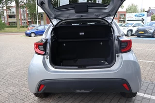 Toyota Yaris 1.5 HYBRID 115 STYLE PARK-SENSOREN BLIND-SPOT LM-VELGEN PRIVACY-GLASS LED-PAKKET AD-CRUISE APPLE/ANDROID / 23