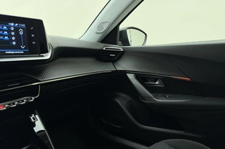 Peugeot 2008 1.2 PureTech Active Cruise Control l Airco l Apple Carplay/Android Auto l Parkeersensoren l Centrale Deurvergrendeling l Elektrische ramen l Elektrisch Verstelbare Spiegels / 29