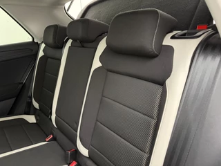 Volkswagen T-Roc 1.5 TSI Sport | Trekhaak | Adaptive Cruise | Stoelverwarming | Digital Dash | CarPlay / 9