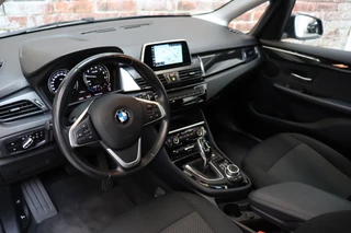 BMW 2 Series Active Tourer 218i Executive Automaat  / Navigatie / Trekhaak / Panoramadak / LED / Achteruitrijcamera / Climate Control / Parkeersensoren voor+achter / Cruise Control / Bluetooth / 37