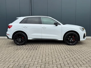 Audi Q3 35 TFSI S Line Edition * Panoramadak * Trekhaak * Stoelverwarming * Parkeercamera * / 2