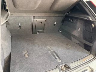 Volvo XC40 1.5 T3 R-Design | Pano | Winterpakket | Elektr voorstoelen+memory | Camera | Carplay / 49
