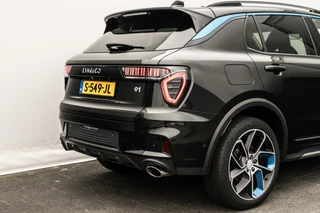 Lynk & Co 01 1.5 Plug-in Hybrid 262 Pk 360 Camera | Panoramadak | 75 km Elektrisch | Full Map Navi | NL Auto | 20 inch. LMV | 1e eigenaar / 36