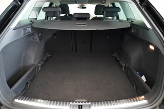 SEAT Leon ST 1.0 EcoTSI Style Business Intense  Navigatie CruiseControl Trekhaak! / 25