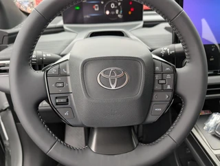 Toyota C-HR+ First Edition 77 kWh NIEUW & DIRECT LEVERBAAR! STOEL/STUURWIELVERWARMING WARMTEPOMP PDC VOOR + ACHTER CAMERA / 14