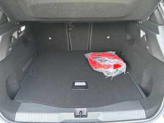Opel Grandland Electric Business Edition 73 kWh | ECC | Navigatie | Elektrisch glazen panorama-dak | Matrix LED Verlichting | Cruise control | Camera | Winterpakket | 19" LM-Velgen / 52