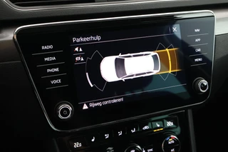 Skoda Superb Combi 1.4 TSI 218pk iV Business Edition Trekhaak Memory Stoelverwarming Virtual Cockpit Navigatie / 24