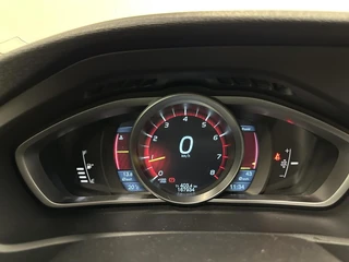 Volvo V40 1.6 T3 Summum  PANO LEER CAMERA NAVIGATIE ECC CRUISE LM. / 30