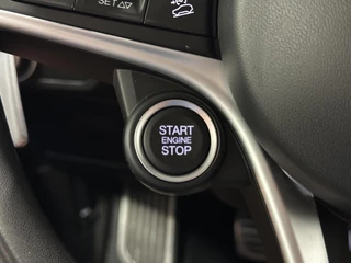 Alfa Romeo Stelvio 2.0 T AWD TREKHAAK LEER NAVI CRUISE ECC. / 25