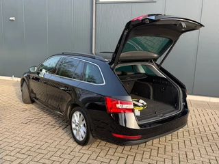 Škoda Superb Combi 1.4 TSI iV AUTOMAAT * Navigatiesysteem * ParkeerCamera * Elek. achterklep * / 16
