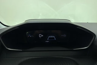 Peugeot 208 1.2 Hybrid e-DCS6 Allure 110 PK | Automaat | Vision & Navigation Pack | Metaallak | Parkeersensor | Camera | Licht Metalen Velgen | Nieuw uit voorraad | Direct leverbaar / 18
