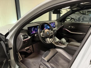 BMW 3-serie 320e Sedan SOH 98% M-sport Pano Brooklyn Grau / 22