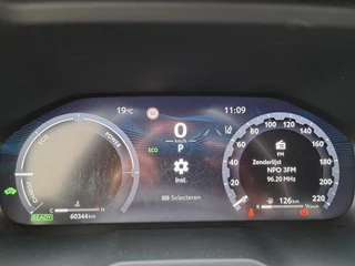Toyota RAV4 2.5 Hybrid AWD Dynamic NWE. 4-SEASONS STOEL- & VOORRUITVERWARMING PDC V+A DIGITAL DISPLAY LED / 9