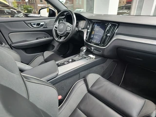 Volvo S60 2.0 T4 R-DESIGN AUTOMAAT  Lederen sportstoelen | Open dak | Harman Kardon | HUD / 10