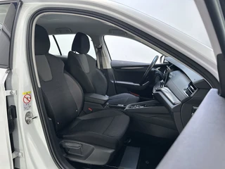 Skoda Octavia Combi 1.0 e-TSI DSG Business Edition Navigatie App-Connect DAB+ Parkeersensoren / 9