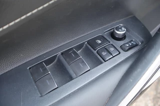 Toyota Corolla Touring Sports 2.0 HYBRID TEAMNL LED AD-CRUISE LM-VELGEN KEYLESS CLIMA APPLE/ANDROID / 8