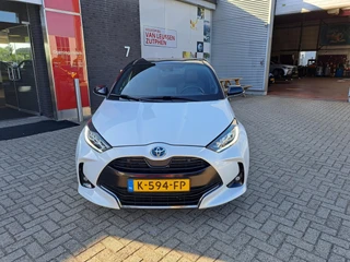 Toyota Yaris 1.5 Hybrid Executive DODEHOEK PARELMOER SPORTSTOELEN STOELVERWARMING PDC LED / 6