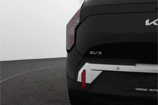 Kia EV3 Plus 81.4 kWh  - Prijs incl. €3.000,- inruilpremie - Stoel/Stuur Verwarming - Climate Control - Draadloze oplader - Navigatie - Fabrieksgarantie tot 06-2033 / 38