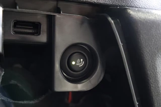 BMW X3 xDrive30i High Executive xLine Automaat  / Panoramadak / Trekhaak / Sportstoelen / Leder / 19 Inch / Driving Assistant Plus / Hifi / LED / Head-Up Display / Achteruitrijcamera / Stoelverwarming / Adaptief Onderstel / Multifunctioneel Instrumentenpaneel / 51