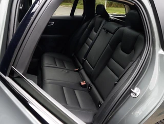 Volvo V60 T8 AWD Plus Dark / 27