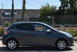 Peugeot 208 1.2 PureTech Style  | NL-Auto | Navi | Cruise Control | Airco | Bluetooth | Park.sensoren | LM-Velgen | NAP / 27