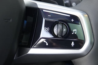BMW X3 30e xDrive  M Sport | Panodak | Trekhaak | Memory | Driving Assistant | 21 Inch | Iconic Glow | / 21